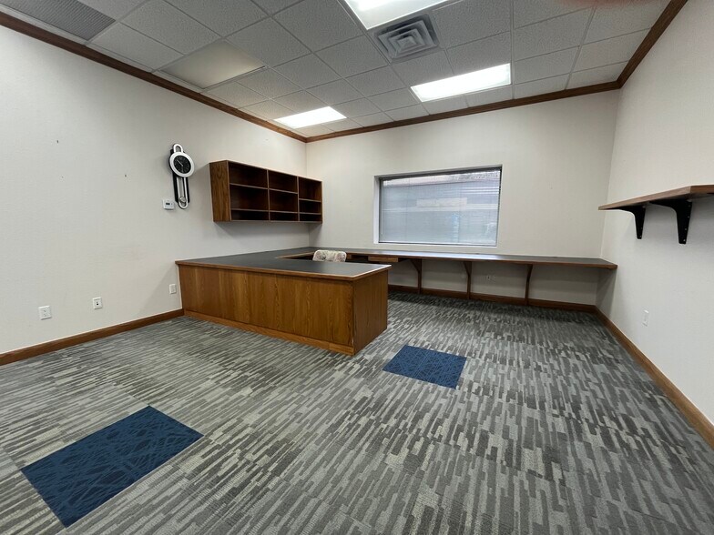 More Photos Of 10858 FM 346 W, Flint Office For Sale