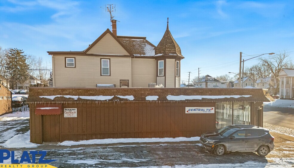 More Photos Of 913 E Market St, Warren Freestanding For Sale