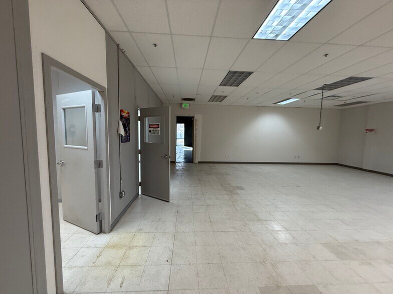 More Photos Of 2526 Qume Dr, San Jose Light Distribution For Lease