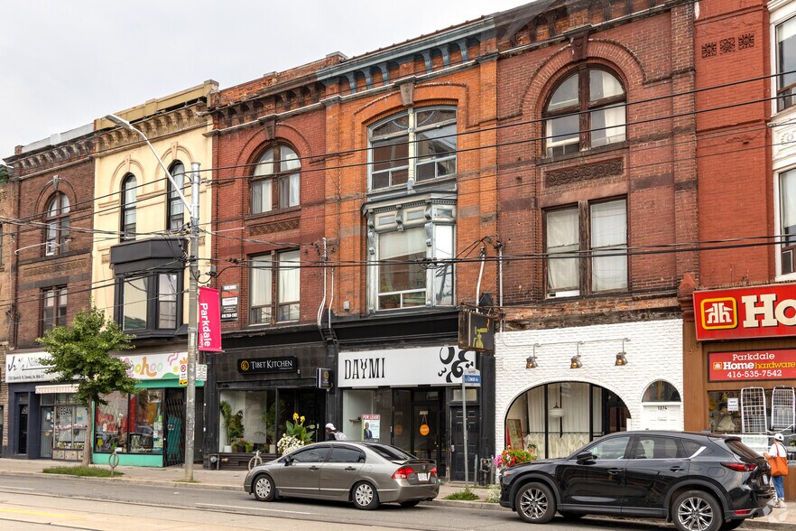 More Photos Of 1376 Queen St W, Toronto Storefront Retail Residential For Lease