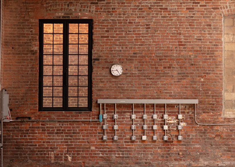 More Photos Of 176 Flushing Ave, Brooklyn Warehouse For Lease