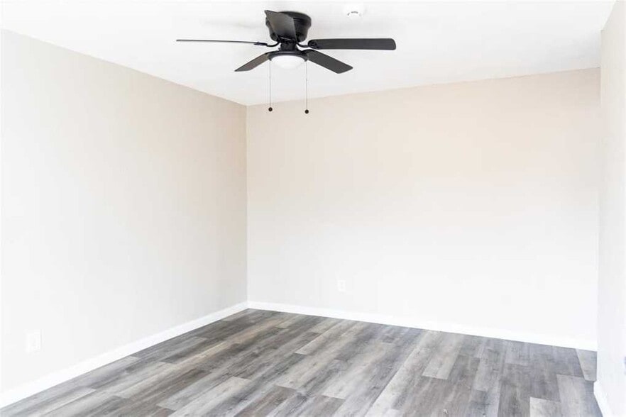 More Photos Of 5022 Mallow St, Houston Apartments For Sale