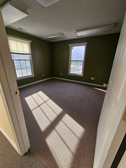 More Photos Of 104 Franklin St, Denton Loft Creative Space For Lease