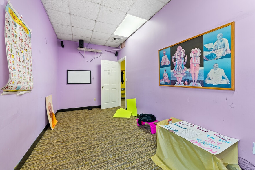 More Photos Of 605 Silver St, Agawam Storefront Retail Office For Sale