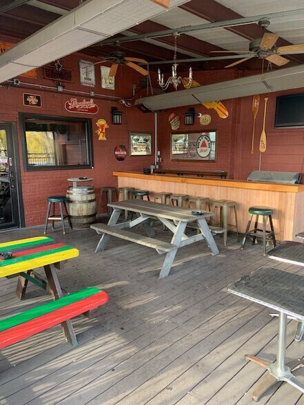 More Photos Of 1237 Main St, Green Bay Bar For Sale
