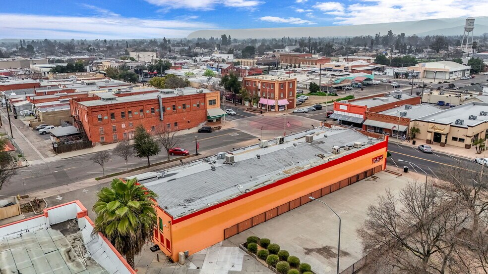 More Photos Of 217 S L St, Dinuba Freestanding For Sale