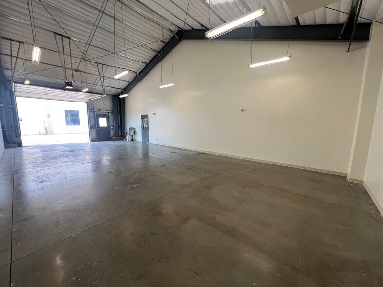 More Photos Of 255 S Cleveland Ave, Loveland Flex For Lease