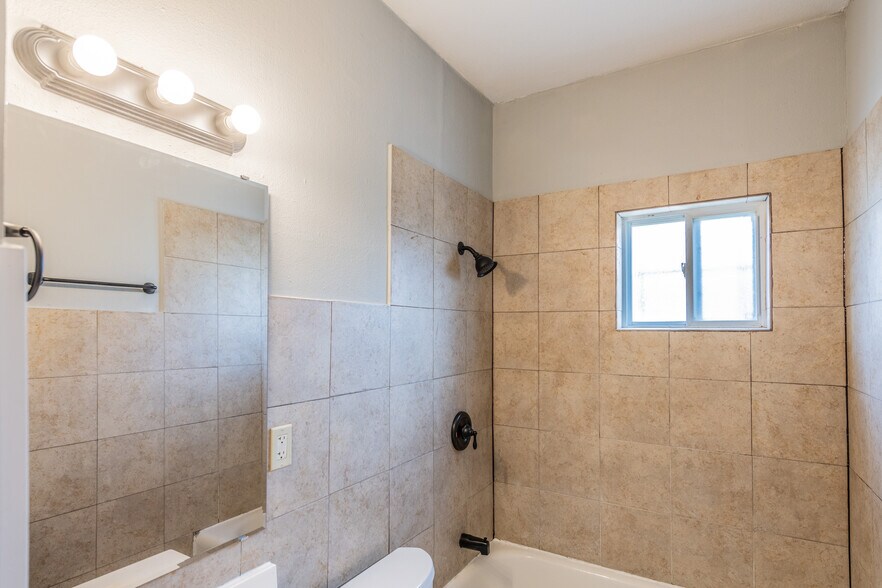 More Photos Of 403 W Hollywood Ave, San Antonio Apartments For Sale