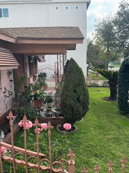 More Photos Of 410 Fischer St, Glendale Apartments For Sale