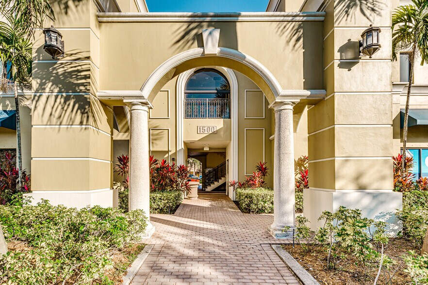 More Photos Of 1500-1548 Weston Rd, Weston Office For Lease