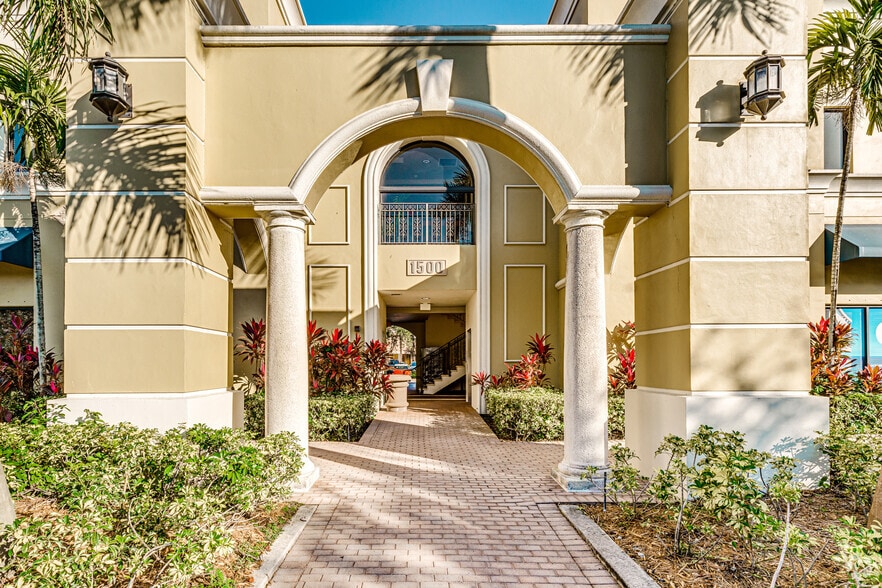 More Photos Of 1500-1548 Weston Rd, Weston Office For Lease