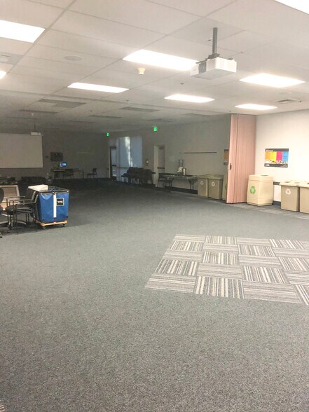 More Photos Of 1616-1632 Da Vinci Ct, Davis Flex For Lease