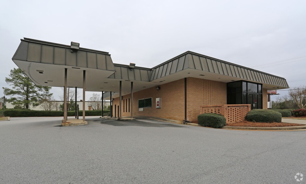 More Photos Of 2324 Airport Blvd, West Columbia Bank For Lease
