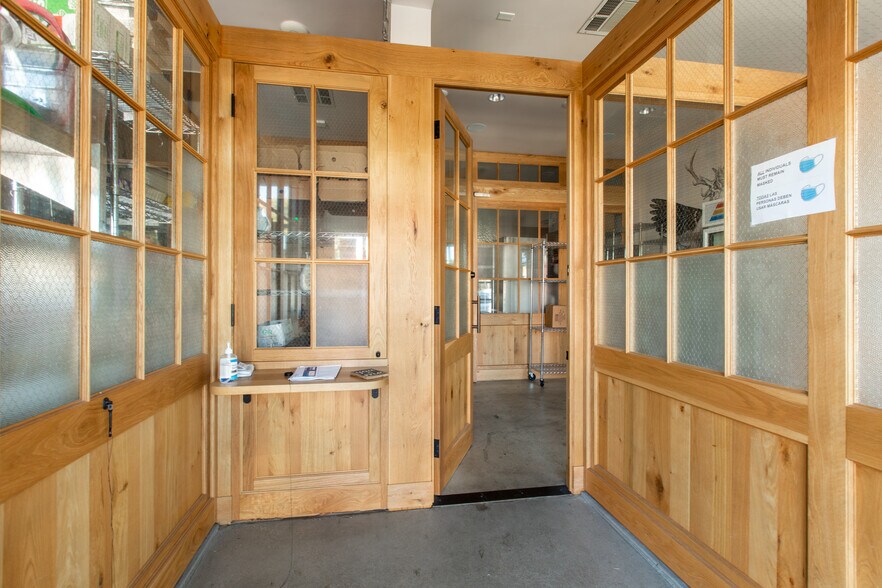 More Photos Of 12906 Venice Blvd, Los Angeles Freestanding For Lease