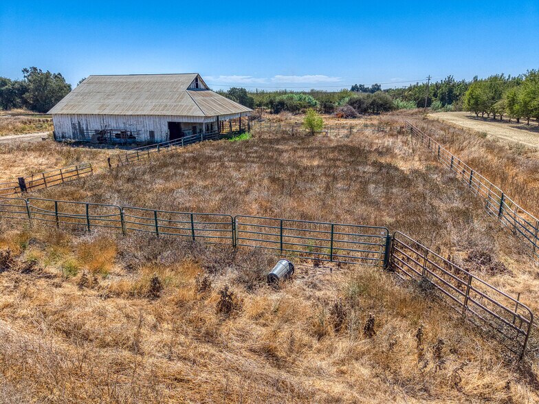 More Photos Of 743 College City Rd, Arbuckle Apartments For Sale