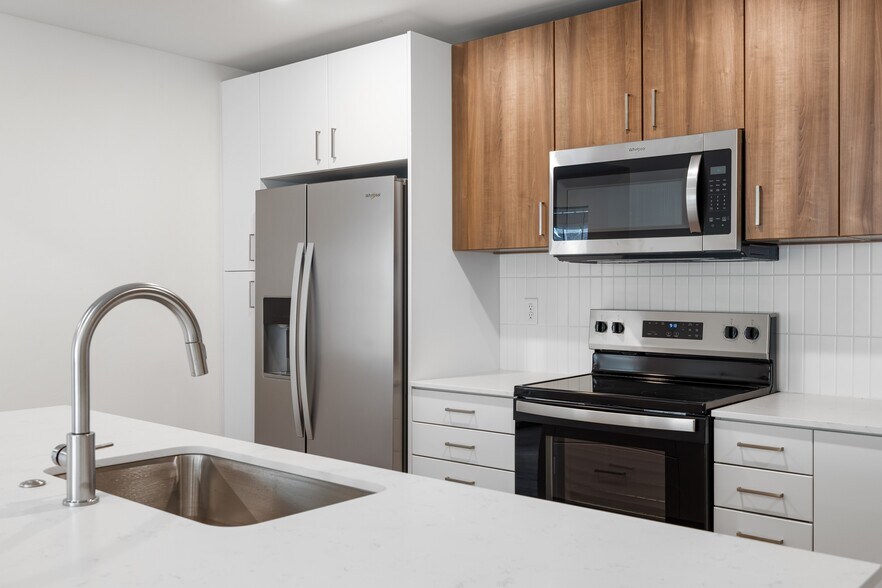 More Photos Of 2020 Wimbledon Ct, Hailey Specialty For Sale