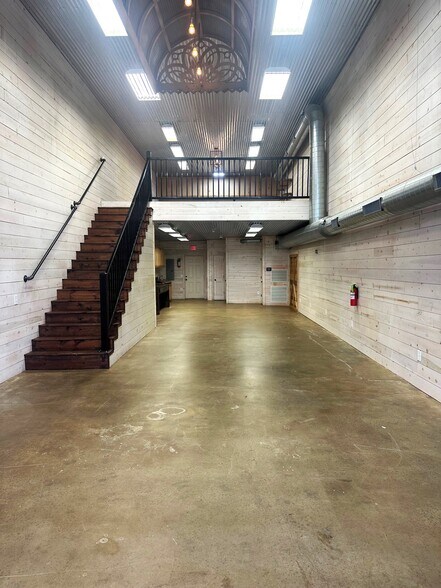 More Photos Of 118 S Main Ave, Blanchard Storefront Retail Office For Lease