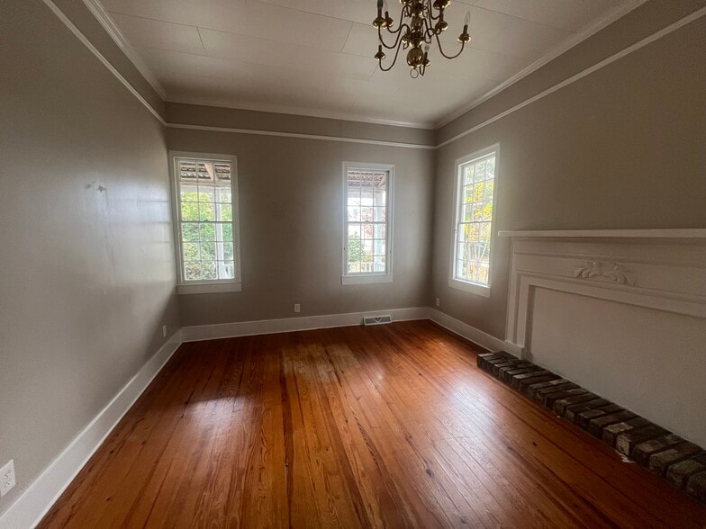 More Photos Of 209 Stallsville Rd, Summerville Office For Lease