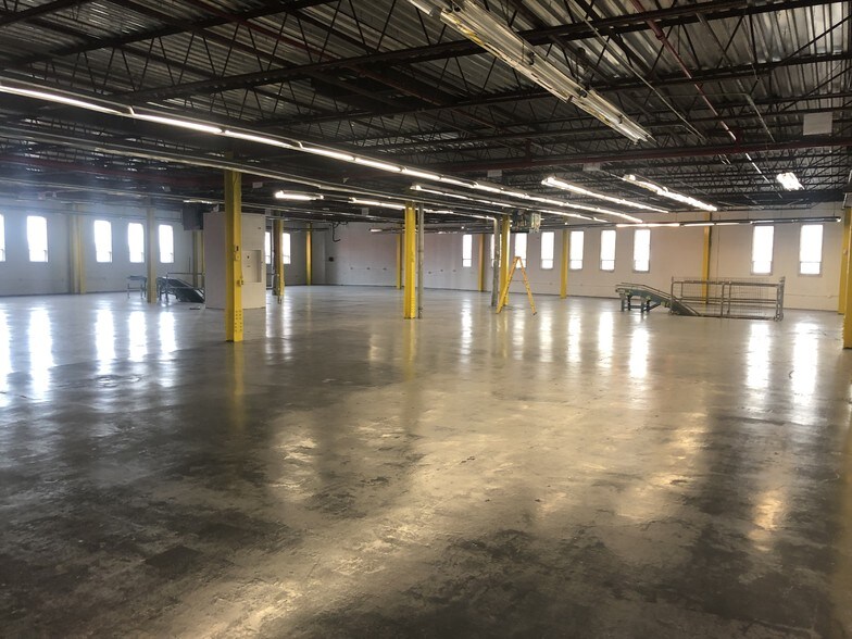 More Photos Of 144 E Kingsbridge Rd, Mount Vernon Warehouse For Sale