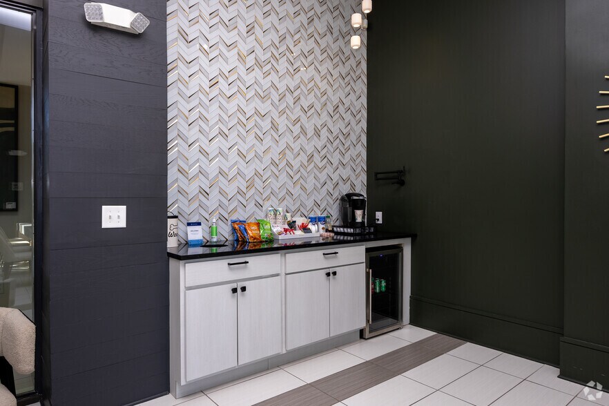 More Photos Of 6050 Roswell Rd NE, Sandy Springs Apartments For Lease