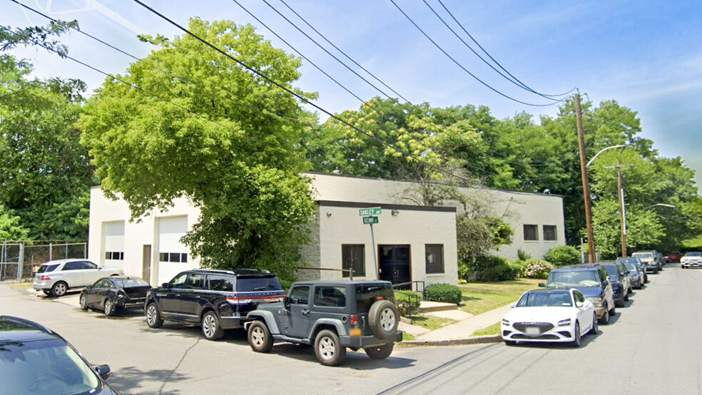 Primary Photo Of 18 Belway Pl, White Plains Warehouse For Lease