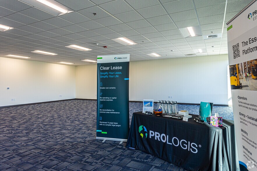 More Photos Of 4195 W Valley Hwy N, Auburn Warehouse For Lease