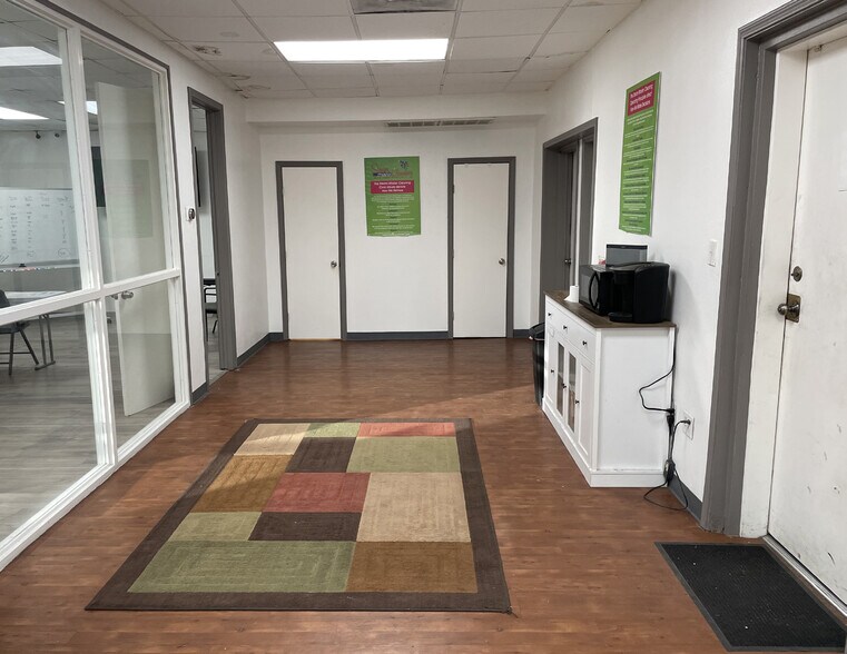 More Photos Of 1826 Ojeman Rd, Houston Service For Lease