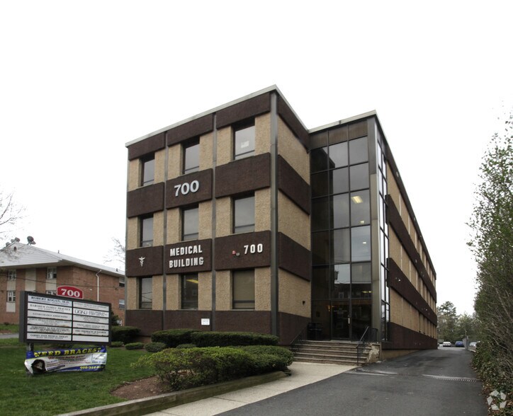 More Photos Of 700 N Broad St, Elizabeth Medical For Sale