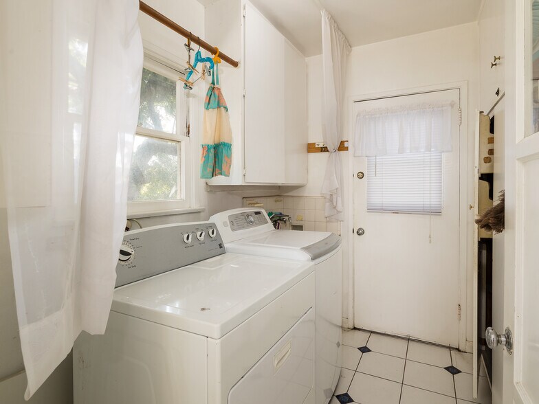 More Photos Of 4381-4385 Overland Ave, Culver City Office Residential For Sale