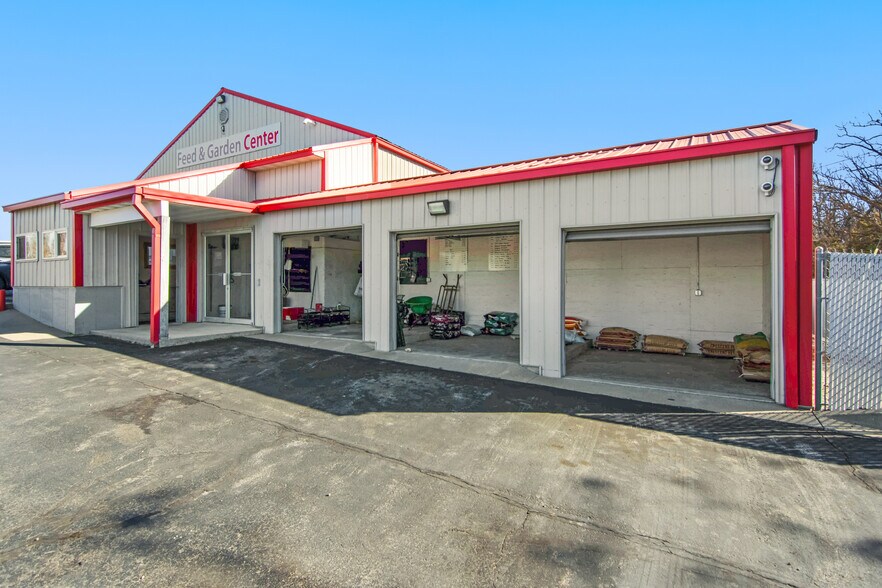 More Photos Of 7 Honey Springs Loop, Brumley Service Station For Sale