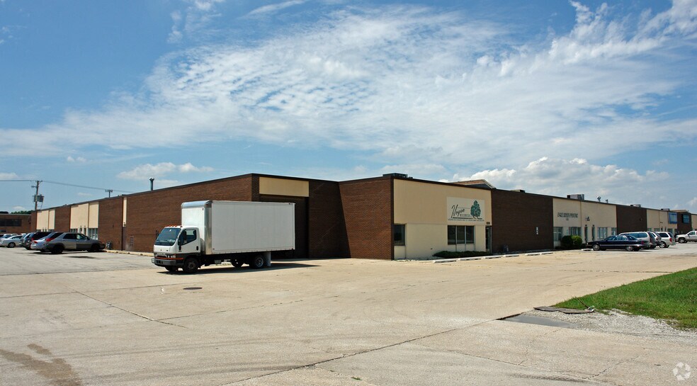 More Photos Of 5310-5352 S East Ave, Countryside Warehouse For Lease