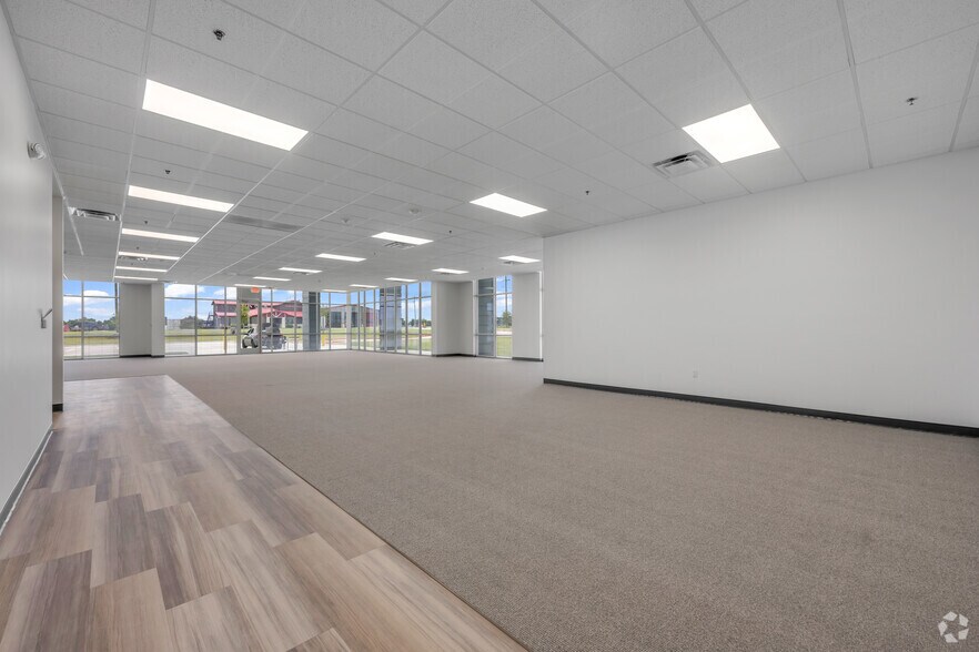 More Photos Of 601 Distribution Dr, Wilmer Distribution For Lease