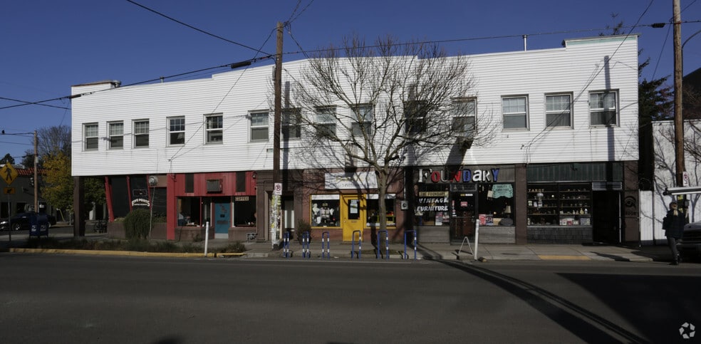 More Photos Of 3551-3561 SE Division St, Portland Storefront Retail Residential For Lease