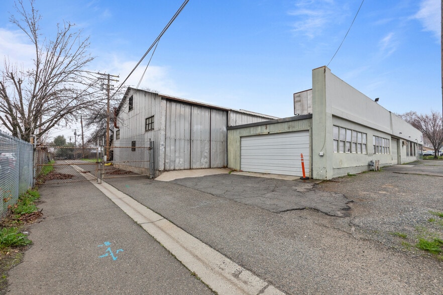 More Photos Of 440 Riverside Ave, Roseville Auto Dealership For Sale