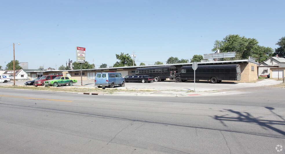 Primary Photo Of 1610-1616 Rockingham Rd, Davenport Storefront For Lease