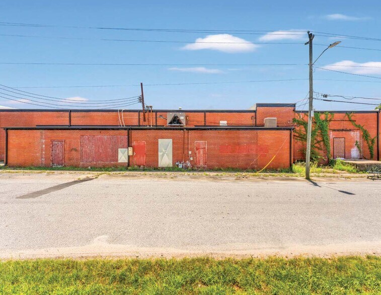 More Photos Of 108 S 2nd Ave, Dillon Freestanding For Sale