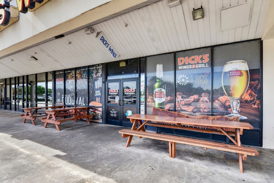 More Photos Of 14286 Beach Blvd, Jacksonville Beach General Retail For Sale