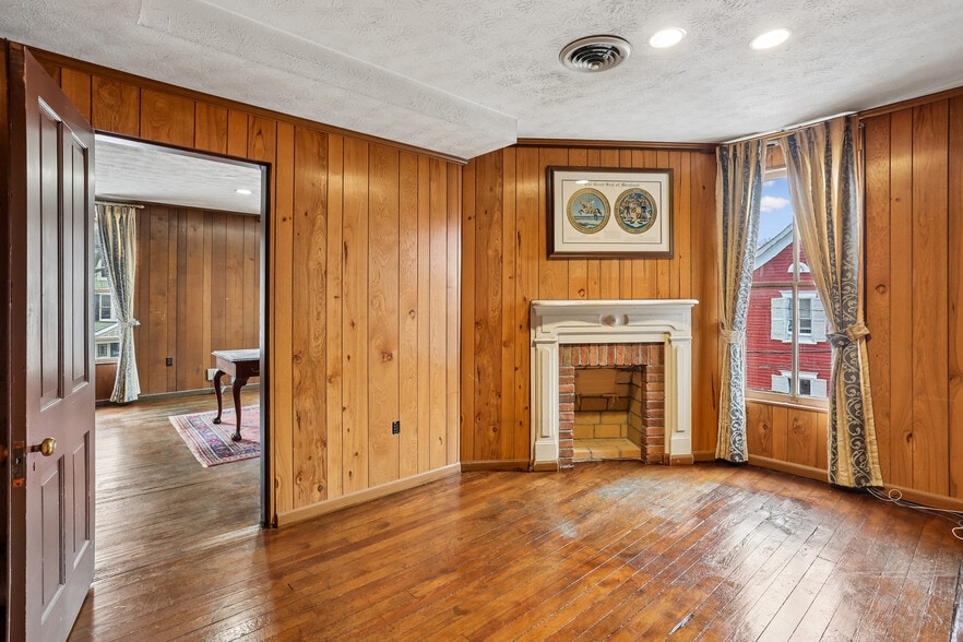 More Photos Of 101 S Washington St, Rockville Office For Sale