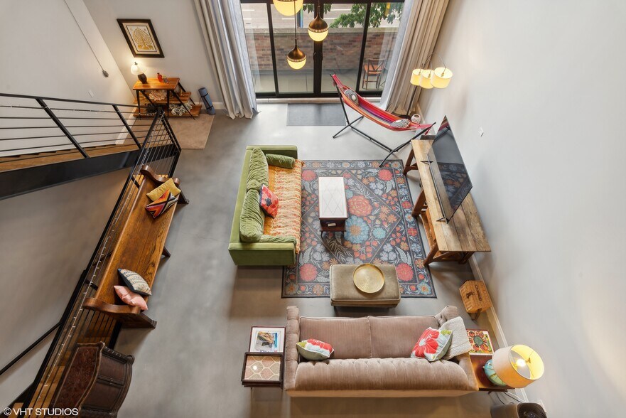 More Photos Of 3522 N Halsted St, Chicago Bar For Sale