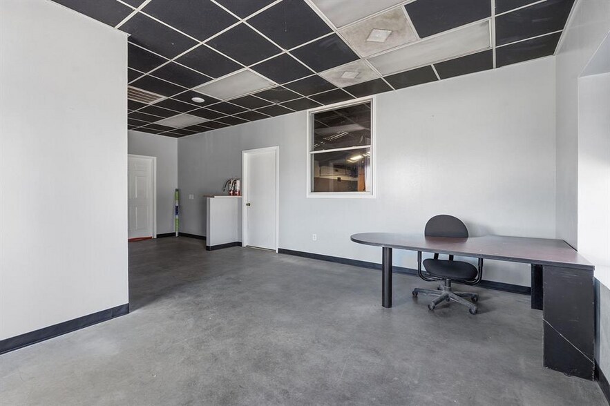 More Photos Of 9221 Highway 290 W, Austin Light Manufacturing For Sale