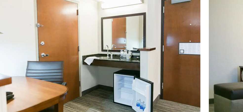 More Photos Of 650 Bakers Bridge Ave, Franklin Hotel For Sale