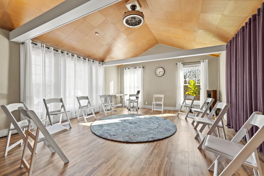 More Photos Of 2049 S Brentwood Blvd, Springfield Office For Sale