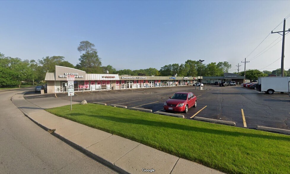 More Photos Of 100-134 N Kennedy Dr, Carpentersville General Retail For Sale