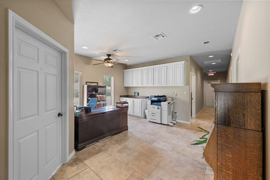 More Photos Of 2220 W 2nd Ave, Corsicana Office For Sale