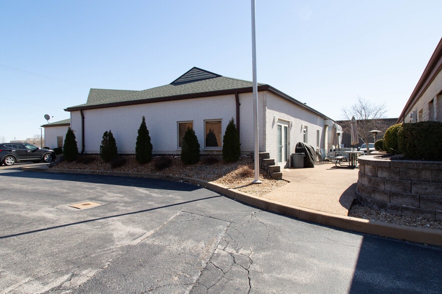 More Photos Of 612-614 Cepi Dr, Chesterfield Office For Sale