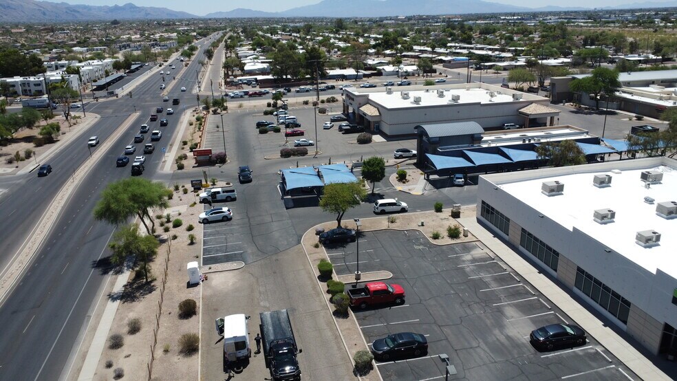 More Photos Of 1455 W River Rd, Tucson Schools For Lease