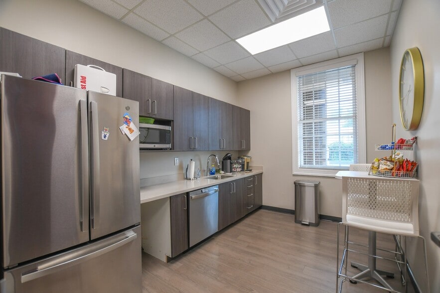 More Photos Of 501 Madison St S, Huntsville Office For Lease