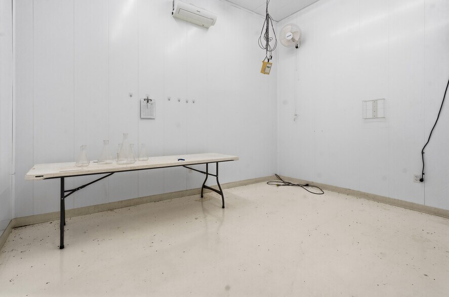 More Photos Of 22900 W Skelly Rd, Haskell Light Manufacturing For Sale