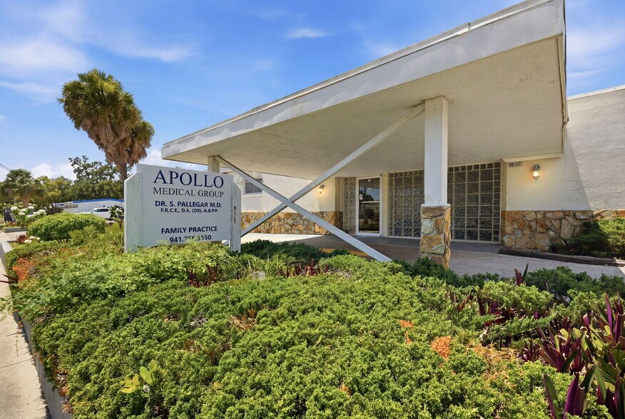 More Photos Of 1811 Bayshore Gardens Pky, Bradenton Medical For Sale