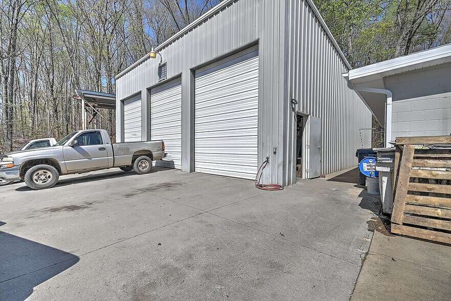 More Photos Of 2905 Cherokee Park Rd, Morristown Auto Dealership For Sale